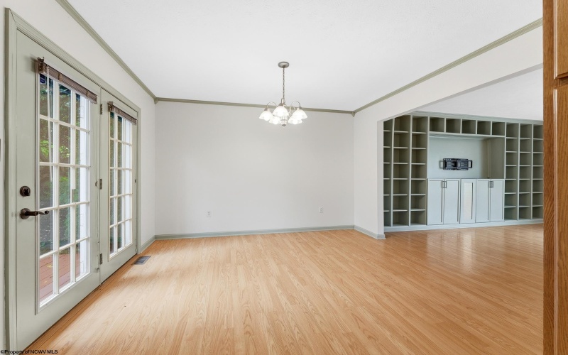 10 CLEAR SPRING Drive, Morgantown, West Virginia 26508, 3 Bedroom Bedrooms, 6 Room Rooms,2 BathroomBathrooms,Single Family Attached,For Sale,CLEAR SPRING,0,10167106