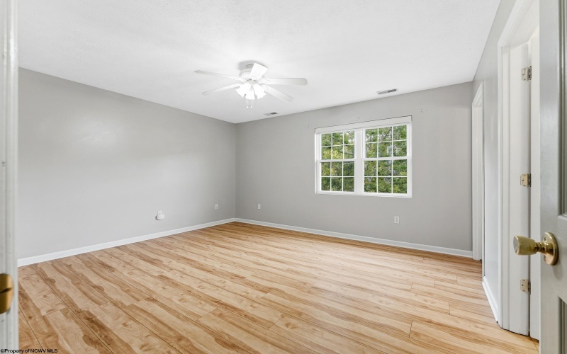 10 CLEAR SPRING Drive, Morgantown, West Virginia 26508, 3 Bedroom Bedrooms, 6 Room Rooms,2 BathroomBathrooms,Single Family Attached,For Sale,CLEAR SPRING,0,10167106