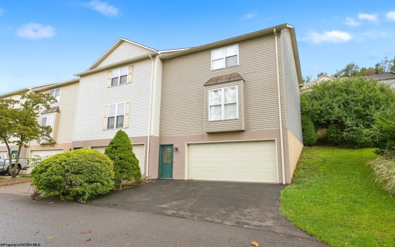 10 CLEAR SPRING Drive, Morgantown, West Virginia 26508, 3 Bedroom Bedrooms, 6 Room Rooms,2 BathroomBathrooms,Single Family Attached,For Sale,CLEAR SPRING,0,10167106