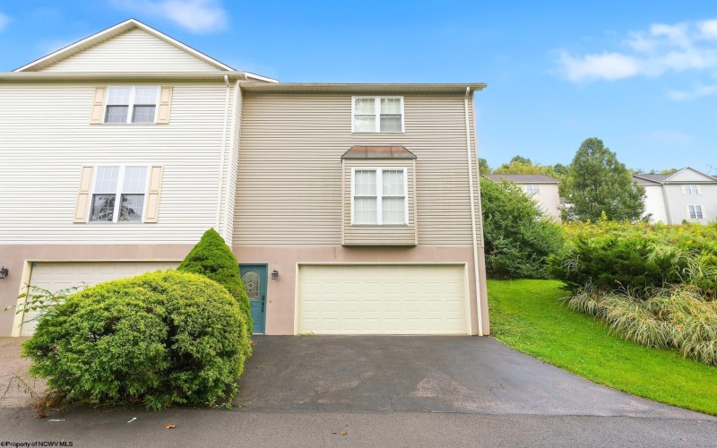10 CLEAR SPRING Drive, Morgantown, West Virginia 26508, 3 Bedroom Bedrooms, 6 Room Rooms,2 BathroomBathrooms,Single Family Attached,For Sale,CLEAR SPRING,0,10167106