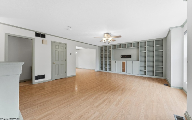10 CLEAR SPRING Drive, Morgantown, West Virginia 26508, 3 Bedroom Bedrooms, 6 Room Rooms,2 BathroomBathrooms,Single Family Attached,For Sale,CLEAR SPRING,0,10167106