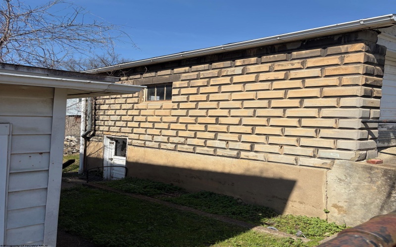 116 GRANT Street, Clarksburg, West Virginia 26301, 3 Bedroom Bedrooms, 6 Room Rooms,2 BathroomBathrooms,Single Family Detached,For Sale,GRANT,0,10163918