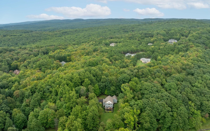 339 Dove Drive, Morgantown, West Virginia 26508, 4 Bedroom Bedrooms, 7 Room Rooms,3 BathroomBathrooms,Single Family Detached,For Sale,Dove,0,10167095