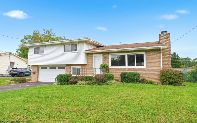 467 Hillview Drive, Morgantown, West Virginia 26505, 3 Bedroom Bedrooms, 7 Room Rooms,1 BathroomBathrooms,Single Family Detached,For Sale,Hillview,0,10167100