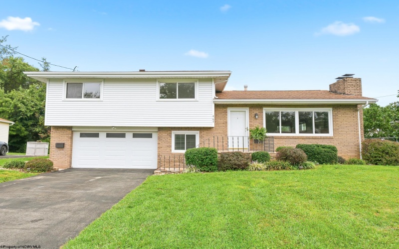 467 Hillview Drive, Morgantown, West Virginia 26505, 3 Bedroom Bedrooms, 7 Room Rooms,1 BathroomBathrooms,Single Family Detached,For Sale,Hillview,0,10167100
