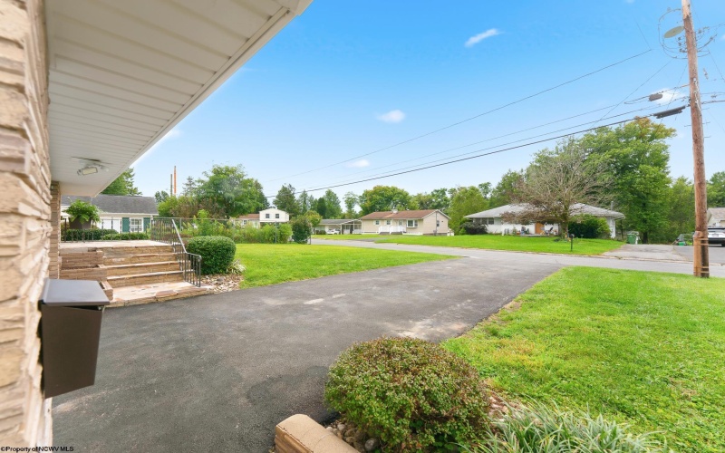 467 Hillview Drive, Morgantown, West Virginia 26505, 3 Bedroom Bedrooms, 7 Room Rooms,1 BathroomBathrooms,Single Family Detached,For Sale,Hillview,0,10167100