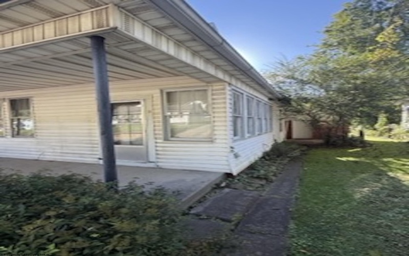 124 Main Avenue, Weston, West Virginia 26452-0001, 4 Bedroom Bedrooms, 9 Room Rooms,2 BathroomBathrooms,Single Family Detached,For Sale,Main,0,10167098