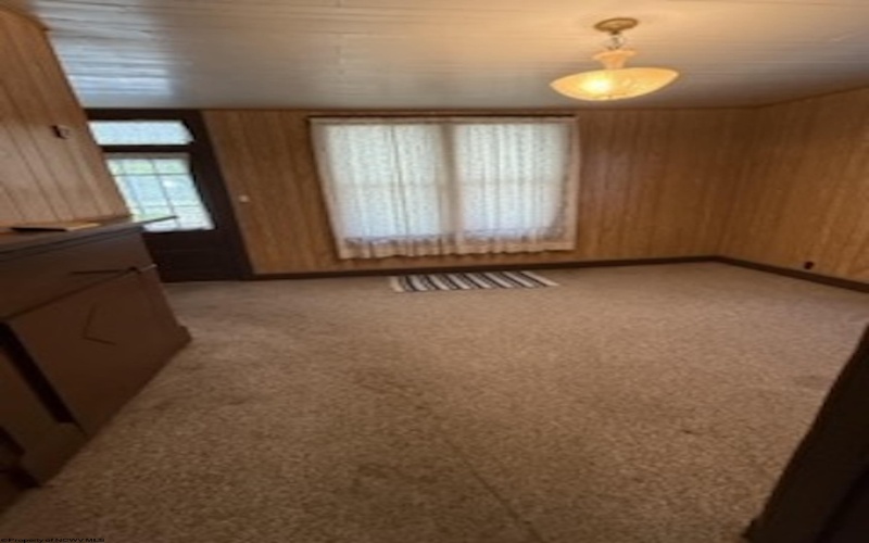 124 Main Avenue, Weston, West Virginia 26452-0001, 4 Bedroom Bedrooms, 9 Room Rooms,2 BathroomBathrooms,Single Family Detached,For Sale,Main,0,10167098