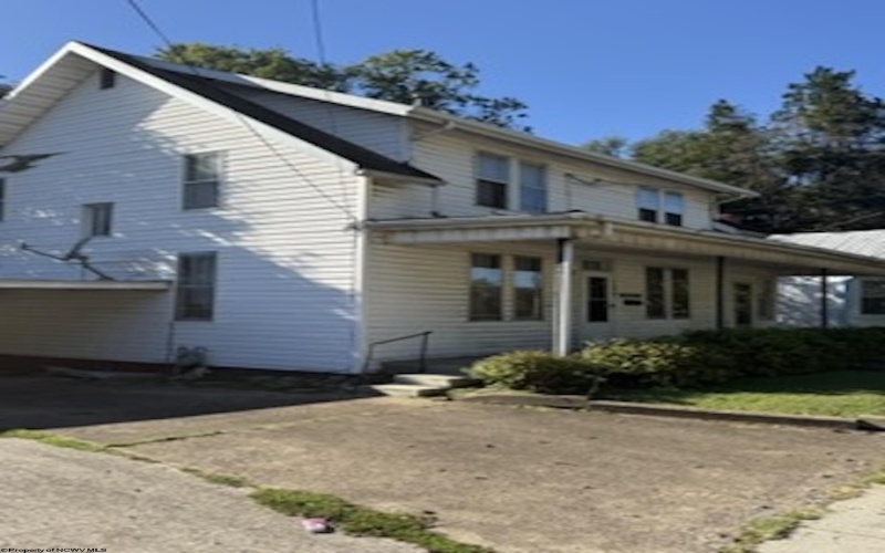 124 Main Avenue, Weston, West Virginia 26452-0001, 4 Bedroom Bedrooms, 9 Room Rooms,2 BathroomBathrooms,Single Family Detached,For Sale,Main,0,10167098