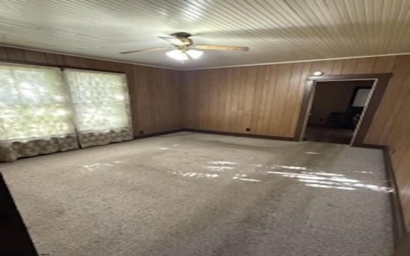 124 Main Avenue, Weston, West Virginia 26452-0001, 4 Bedroom Bedrooms, 9 Room Rooms,2 BathroomBathrooms,Single Family Detached,For Sale,Main,0,10167098