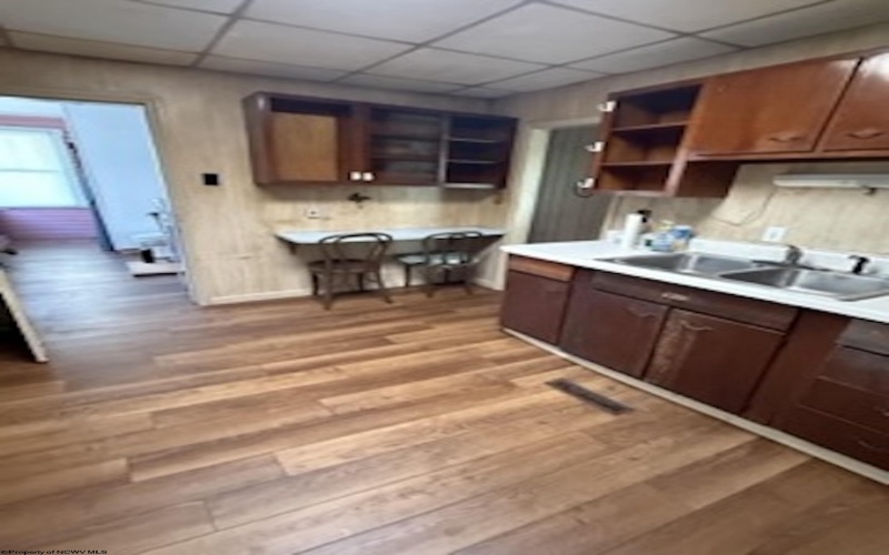 124 Main Avenue, Weston, West Virginia 26452-0001, 4 Bedroom Bedrooms, 9 Room Rooms,2 BathroomBathrooms,Single Family Detached,For Sale,Main,0,10167098