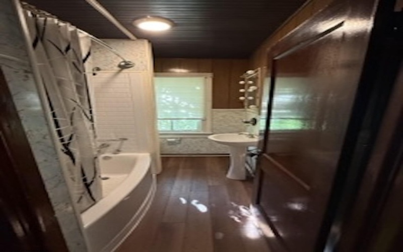 124 Main Avenue, Weston, West Virginia 26452-0001, 4 Bedroom Bedrooms, 9 Room Rooms,2 BathroomBathrooms,Single Family Detached,For Sale,Main,0,10167098