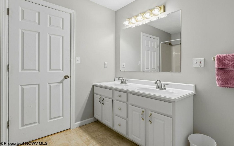 828 Bishop Drive, Morgantown, West Virginia 26505, 3 Bedroom Bedrooms, 8 Room Rooms,2 BathroomBathrooms,Single Family Detached,For Sale,Bishop,0,10167096