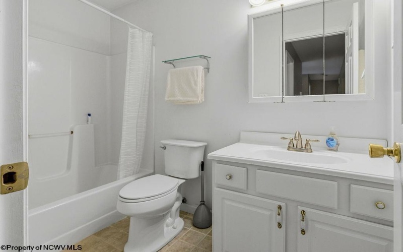 828 Bishop Drive, Morgantown, West Virginia 26505, 3 Bedroom Bedrooms, 8 Room Rooms,2 BathroomBathrooms,Single Family Detached,For Sale,Bishop,0,10167096