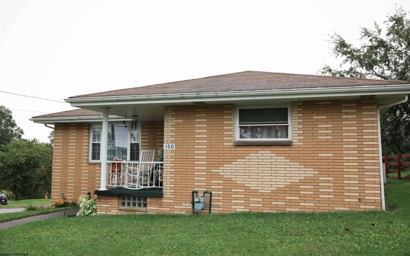 150 20th Street, Weirton, West Virginia 26062, 3 Bedroom Bedrooms, 5 Room Rooms,2 BathroomBathrooms,Single Family Detached,For Sale,20th,0,10167122
