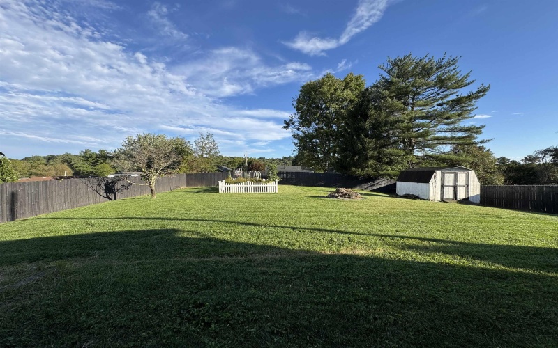 1614 Crestmont Circle, Fairmont, West Virginia 26554, 4 Bedroom Bedrooms, 11 Room Rooms,2 BathroomBathrooms,Single Family Detached,For Sale,Crestmont,0,10167116