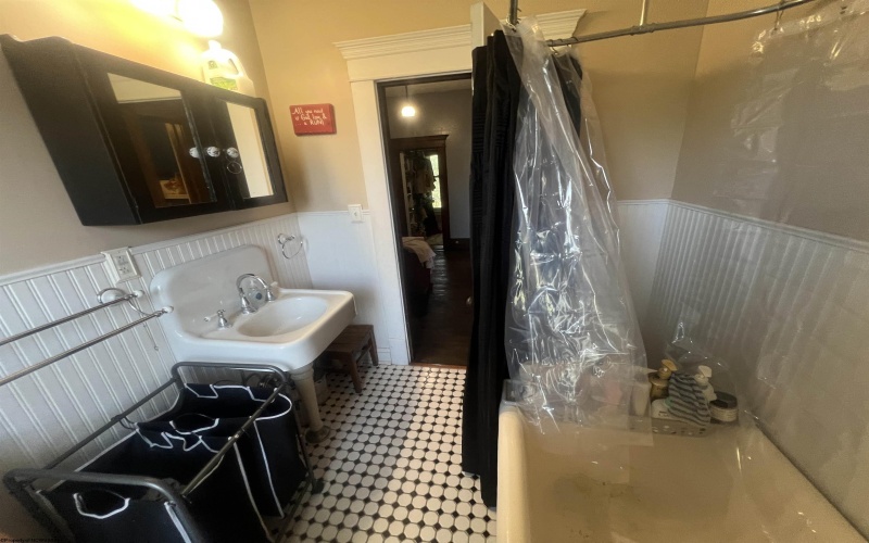 1309 West Virginia Avenue, Clarksburg, West Virginia 26301, 4 Bedroom Bedrooms, 11 Room Rooms,2 BathroomBathrooms,Single Family Detached,For Sale,West Virginia,0,10167115
