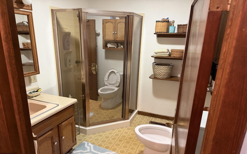 306 Naomi Street, Fairmont, West Virginia 26554, 5 Bedroom Bedrooms, 9 Room Rooms,2 BathroomBathrooms,Single Family Detached,For Sale,Naomi,0,10167128