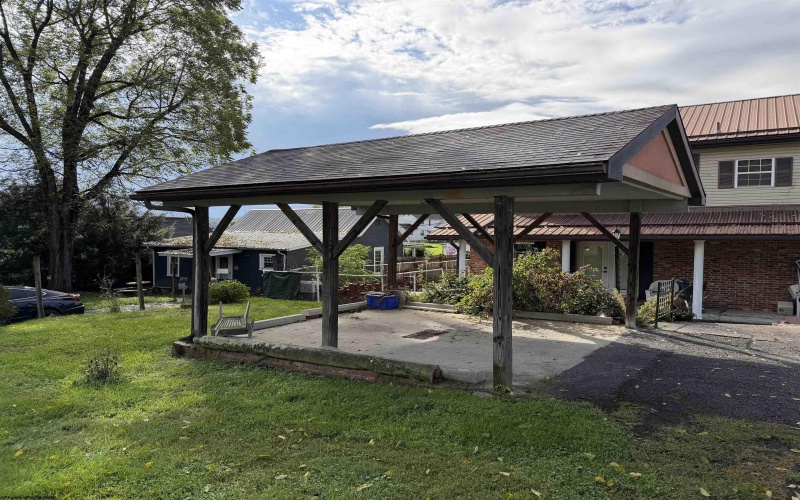 306 Naomi Street, Fairmont, West Virginia 26554, 5 Bedroom Bedrooms, 9 Room Rooms,2 BathroomBathrooms,Single Family Detached,For Sale,Naomi,0,10167128