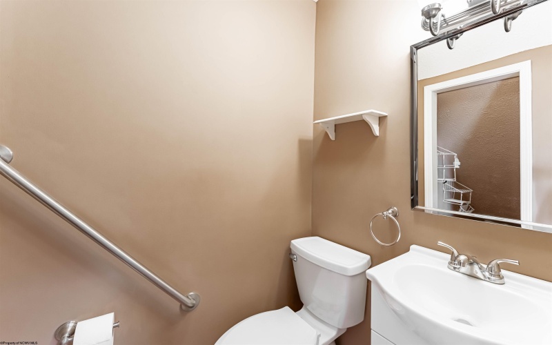 4018 Pinehurst Drive, Morgantown, West Virginia 26505, 2 Bedroom Bedrooms, 5 Room Rooms,2 BathroomBathrooms,Single Family Attached,For Sale,Pinehurst,0,10167136