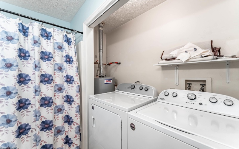 4018 Pinehurst Drive, Morgantown, West Virginia 26505, 2 Bedroom Bedrooms, 5 Room Rooms,2 BathroomBathrooms,Single Family Attached,For Sale,Pinehurst,0,10167136