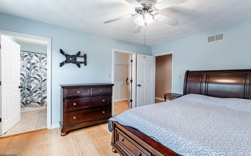 4018 Pinehurst Drive, Morgantown, West Virginia 26505, 2 Bedroom Bedrooms, 5 Room Rooms,2 BathroomBathrooms,Single Family Attached,For Sale,Pinehurst,0,10167136