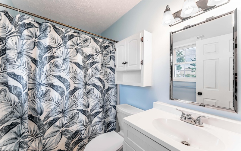 4018 Pinehurst Drive, Morgantown, West Virginia 26505, 2 Bedroom Bedrooms, 5 Room Rooms,2 BathroomBathrooms,Single Family Attached,For Sale,Pinehurst,0,10167136