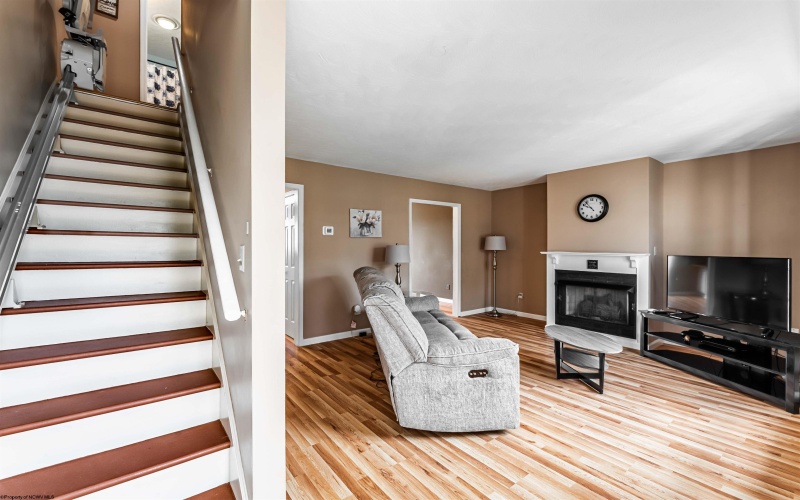 4018 Pinehurst Drive, Morgantown, West Virginia 26505, 2 Bedroom Bedrooms, 5 Room Rooms,2 BathroomBathrooms,Single Family Attached,For Sale,Pinehurst,0,10167136