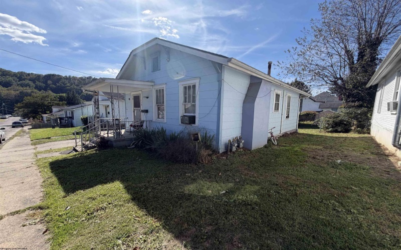 115 McGary Avenue, Weston, West Virginia 26452, 1 Bedroom Bedrooms, 5 Room Rooms,1 BathroomBathrooms,Single Family Detached,For Sale,McGary,0,10167134