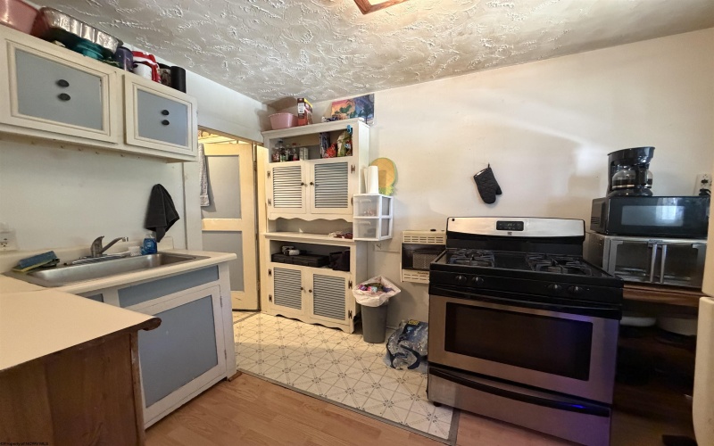 115 McGary Avenue, Weston, West Virginia 26452, 1 Bedroom Bedrooms, 5 Room Rooms,1 BathroomBathrooms,Single Family Detached,For Sale,McGary,0,10167134