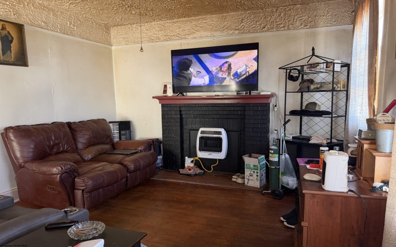 115 McGary Avenue, Weston, West Virginia 26452, 1 Bedroom Bedrooms, 5 Room Rooms,1 BathroomBathrooms,Single Family Detached,For Sale,McGary,0,10167134