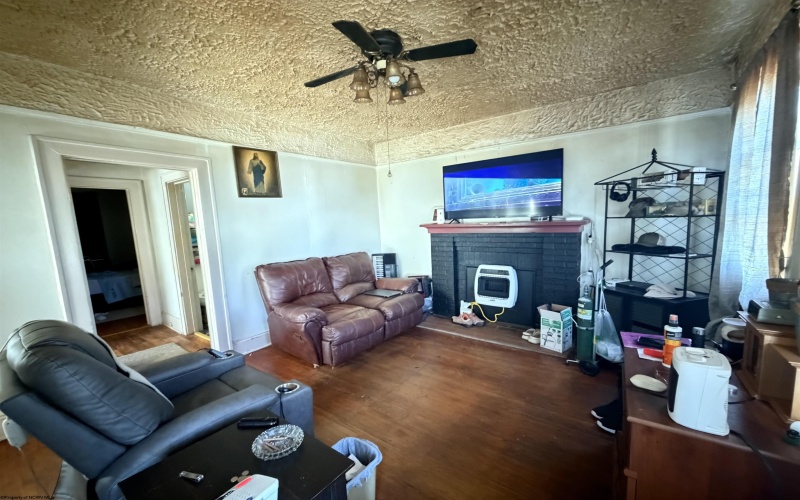 115 McGary Avenue, Weston, West Virginia 26452, 1 Bedroom Bedrooms, 5 Room Rooms,1 BathroomBathrooms,Single Family Detached,For Sale,McGary,0,10167134