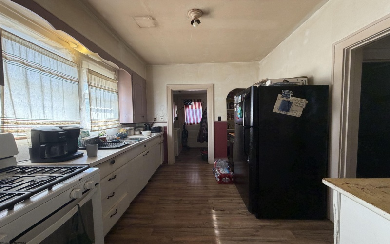 115 McGary Avenue, Weston, West Virginia 26452, 1 Bedroom Bedrooms, 5 Room Rooms,1 BathroomBathrooms,Single Family Detached,For Sale,McGary,0,10167134