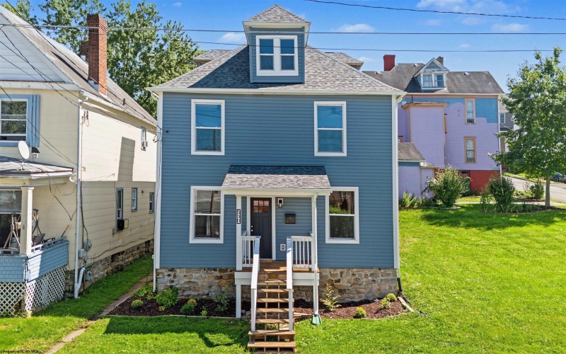 530 Walnut Avenue, Fairmont, West Virginia 26554, 4 Bedroom Bedrooms, 9 Room Rooms,3 BathroomBathrooms,Single Family Detached,For Sale,Walnut,0,10167142