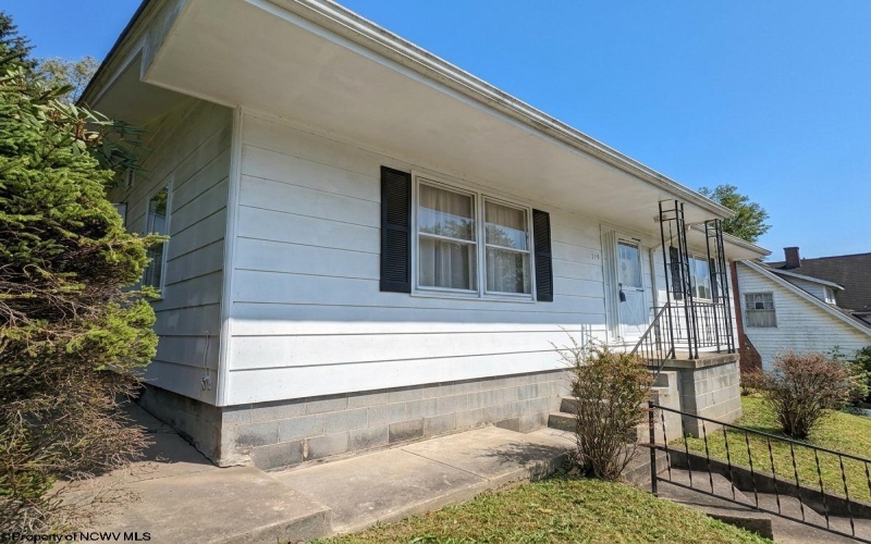 119 High Street, Shinnston, West Virginia 26431-1208, 1 Bedroom Bedrooms, 5 Room Rooms,1 BathroomBathrooms,Single Family Detached,For Sale,High,0,10167143