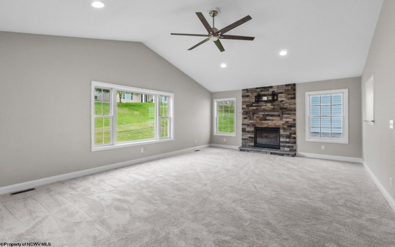 255 Hanalei Drive, Morgantown, West Virginia 26508, 3 Bedroom Bedrooms, 7 Room Rooms,3 BathroomBathrooms,Single Family Detached,For Sale,Hanalei,0,10167148
