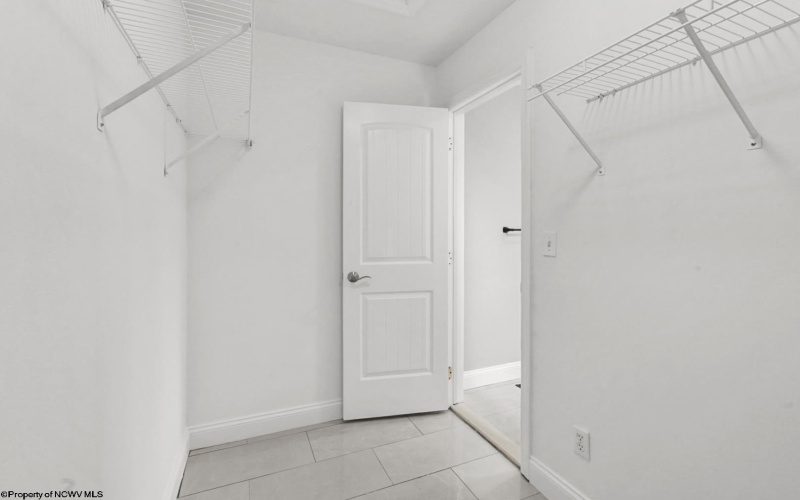 255 Hanalei Drive, Morgantown, West Virginia 26508, 3 Bedroom Bedrooms, 7 Room Rooms,3 BathroomBathrooms,Single Family Detached,For Sale,Hanalei,0,10167148