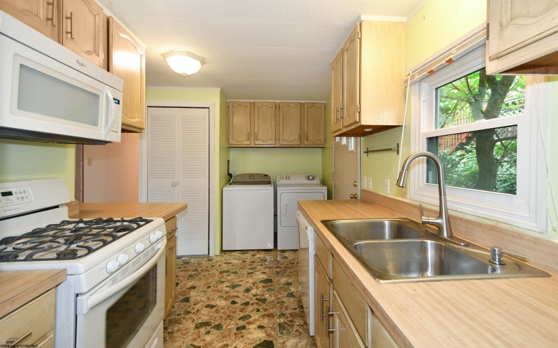 350 Virginia Avenue, Morgantown, West Virginia 26505, 3 Bedroom Bedrooms, 6 Room Rooms,2 BathroomBathrooms,Single Family Detached,For Sale,Virginia,0,10167150
