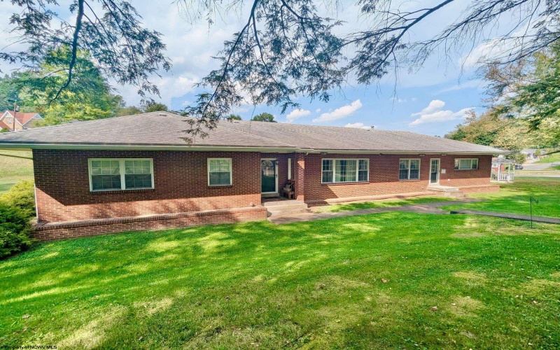 1 Circle Drive, Fairmont, West Virginia 26554, 3 Bedroom Bedrooms, 10 Room Rooms,2 BathroomBathrooms,Single Family Detached,For Sale,Circle,0,10167161