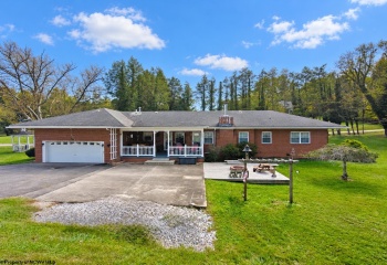 1 Circle Drive, Fairmont, West Virginia 26554, 3 Bedroom Bedrooms, 10 Room Rooms,2 BathroomBathrooms,Single Family Detached,For Sale,Circle,0,10167161