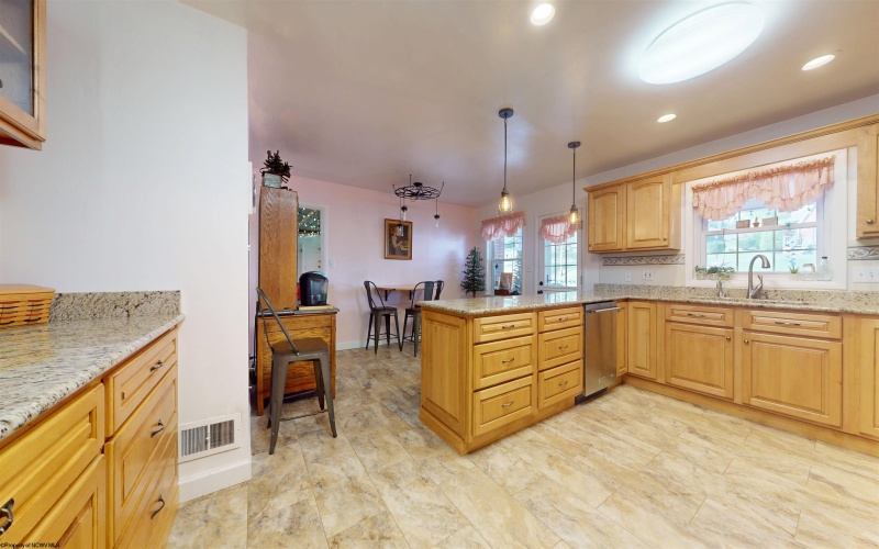 1 Circle Drive, Fairmont, West Virginia 26554, 3 Bedroom Bedrooms, 10 Room Rooms,2 BathroomBathrooms,Single Family Detached,For Sale,Circle,0,10167161