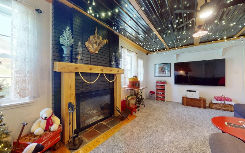 1 Circle Drive, Fairmont, West Virginia 26554, 3 Bedroom Bedrooms, 10 Room Rooms,2 BathroomBathrooms,Single Family Detached,For Sale,Circle,0,10167161