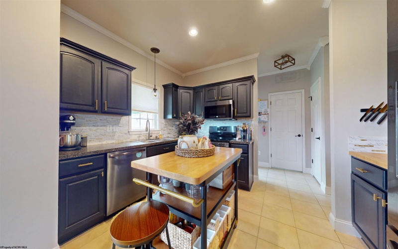 81 White Pine Drive, Fairmont, West Virginia 26554, 3 Bedroom Bedrooms, 10 Room Rooms,2 BathroomBathrooms,Single Family Detached,For Sale,White Pine,0,10167163
