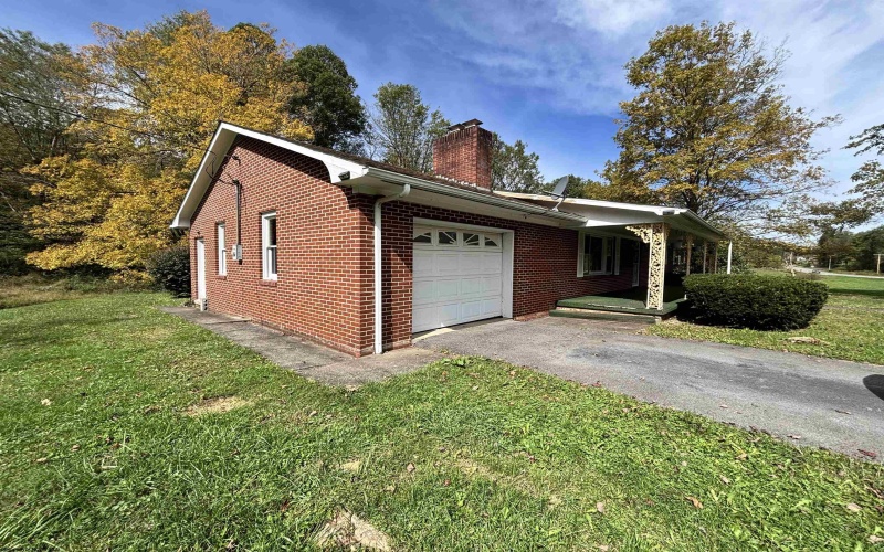 2031 Morgantown Pike, Belington, West Virginia 26250, 3 Bedroom Bedrooms, 7 Room Rooms,1 BathroomBathrooms,Single Family Detached,For Sale,Morgantown,0,10167171