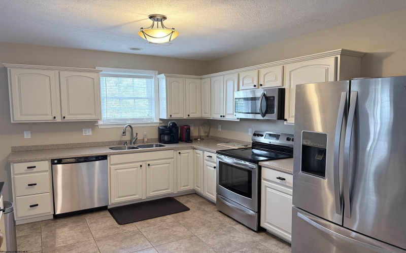 10 Pointe Drive, Morgantown, West Virginia 26508, 5 Bedroom Bedrooms, 10 Room Rooms,4 BathroomBathrooms,Single Family Detached,For Sale,Pointe,0,10167181