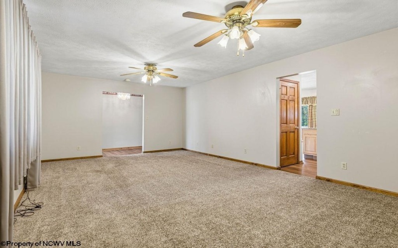 1040 Willis Drive, Morgantown, West Virginia 26501, 3 Bedroom Bedrooms, 7 Room Rooms,2 BathroomBathrooms,Single Family Detached,For Sale,Willis,0,10167180