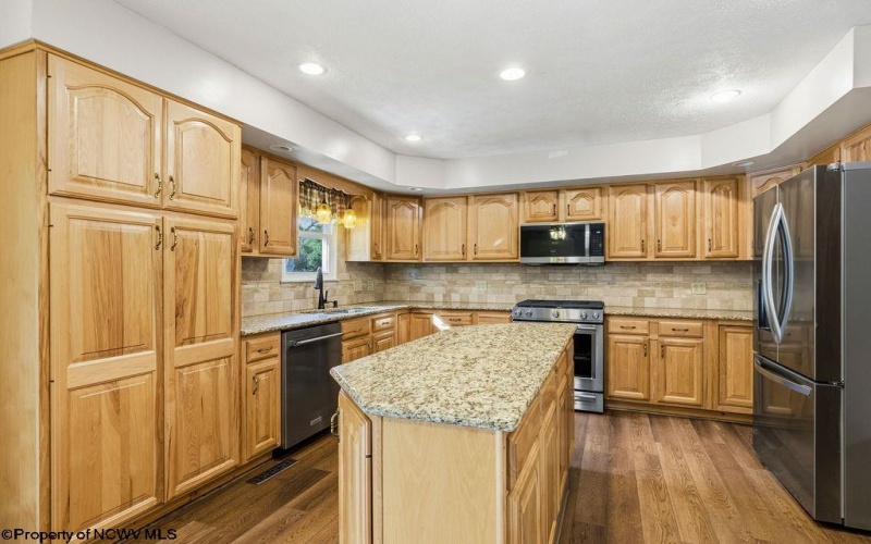 1040 Willis Drive, Morgantown, West Virginia 26501, 3 Bedroom Bedrooms, 7 Room Rooms,2 BathroomBathrooms,Single Family Detached,For Sale,Willis,0,10167180