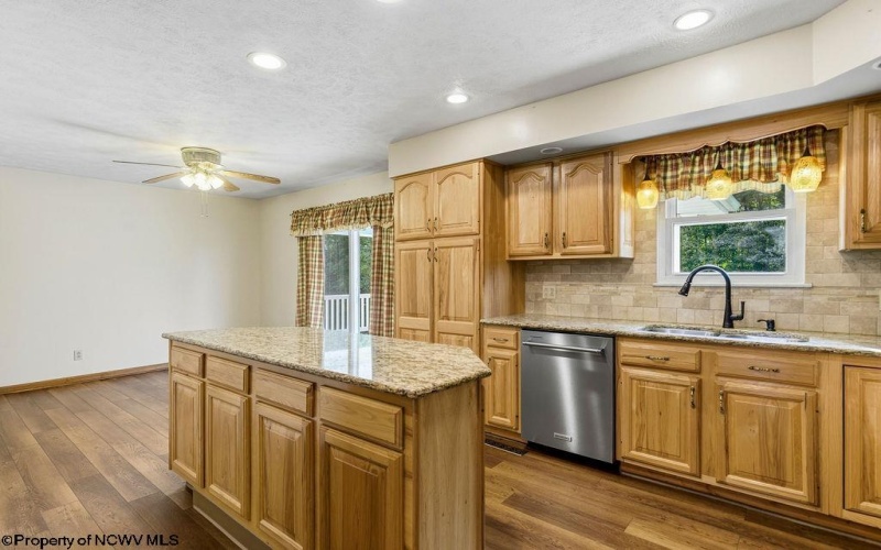1040 Willis Drive, Morgantown, West Virginia 26501, 3 Bedroom Bedrooms, 7 Room Rooms,2 BathroomBathrooms,Single Family Detached,For Sale,Willis,0,10167180