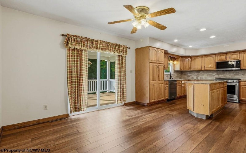 1040 Willis Drive, Morgantown, West Virginia 26501, 3 Bedroom Bedrooms, 7 Room Rooms,2 BathroomBathrooms,Single Family Detached,For Sale,Willis,0,10167180