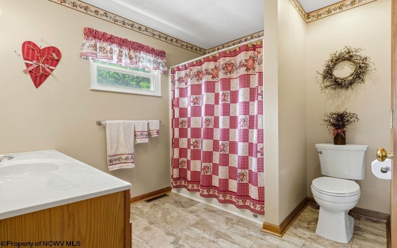 1040 Willis Drive, Morgantown, West Virginia 26501, 3 Bedroom Bedrooms, 7 Room Rooms,2 BathroomBathrooms,Single Family Detached,For Sale,Willis,0,10167180